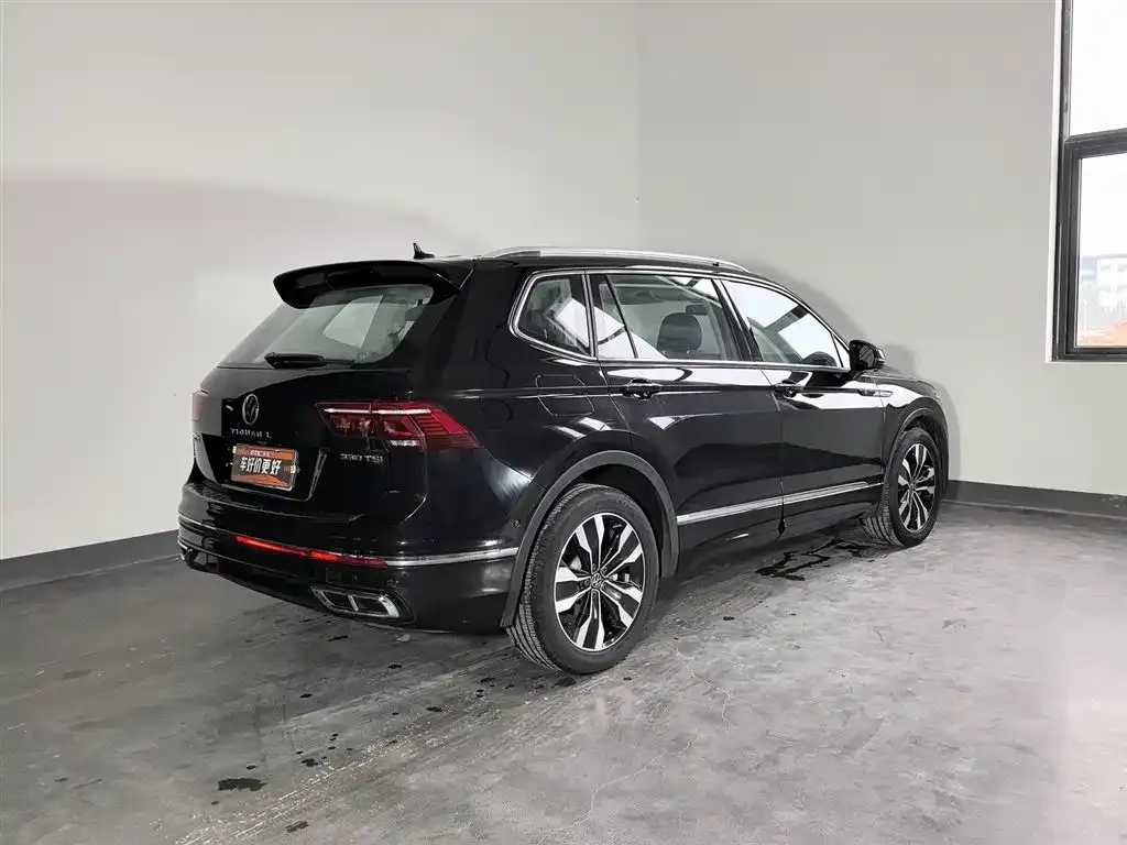 Volkswagen Tiguan L — фото 2