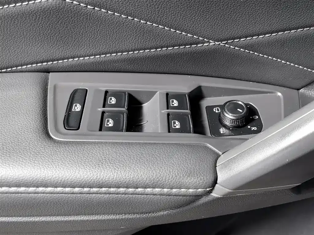Volkswagen Tiguan L — фото 9