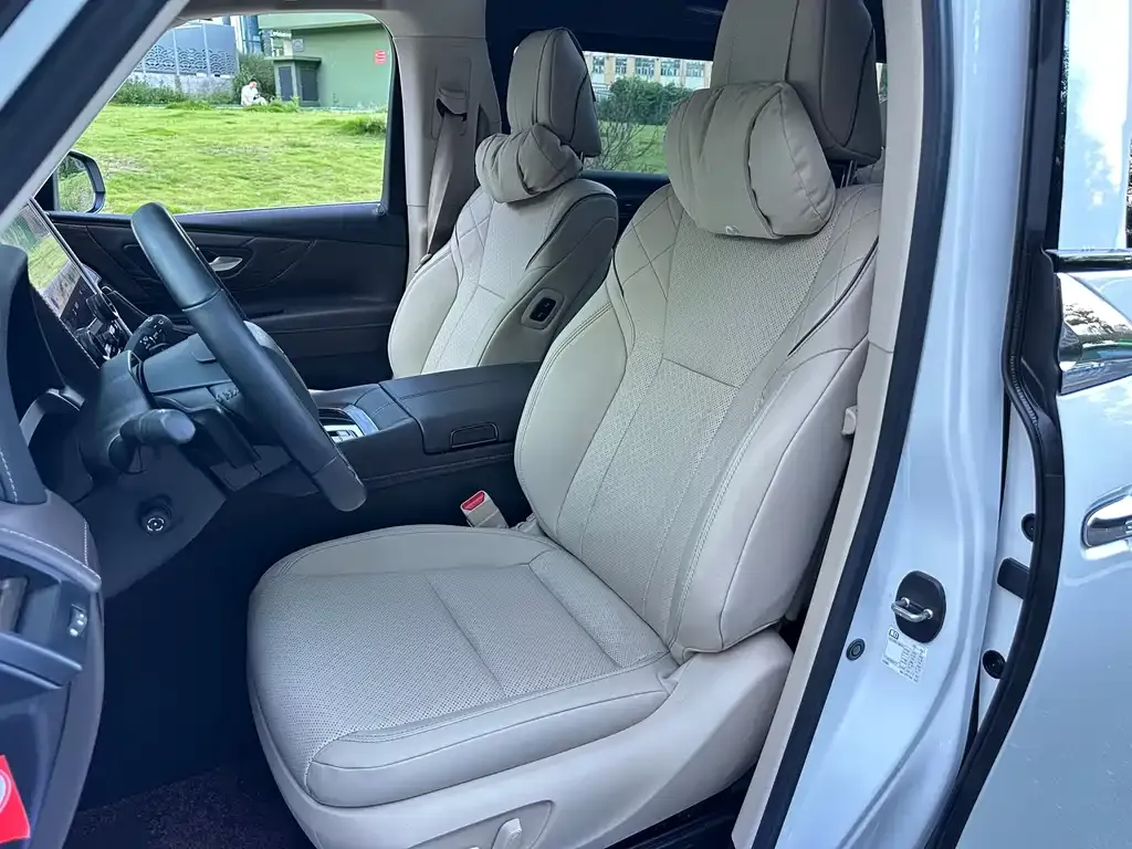Toyota Alphard — фото 10