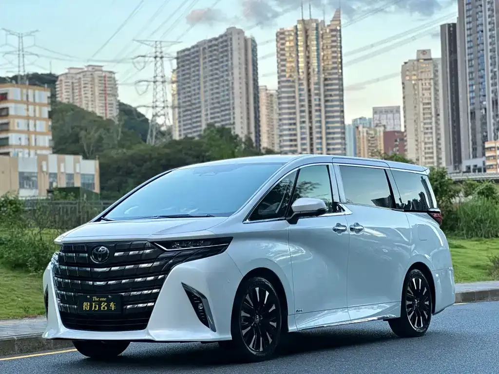 Toyota Alphard — фото 2