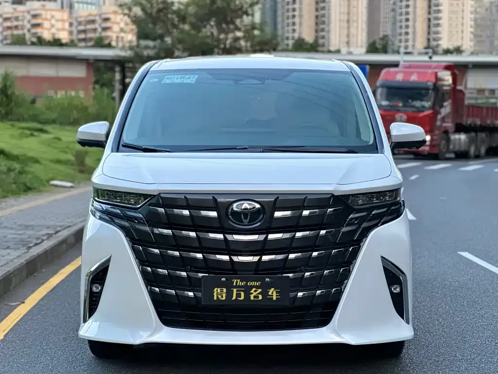 Toyota Alphard — фото 3