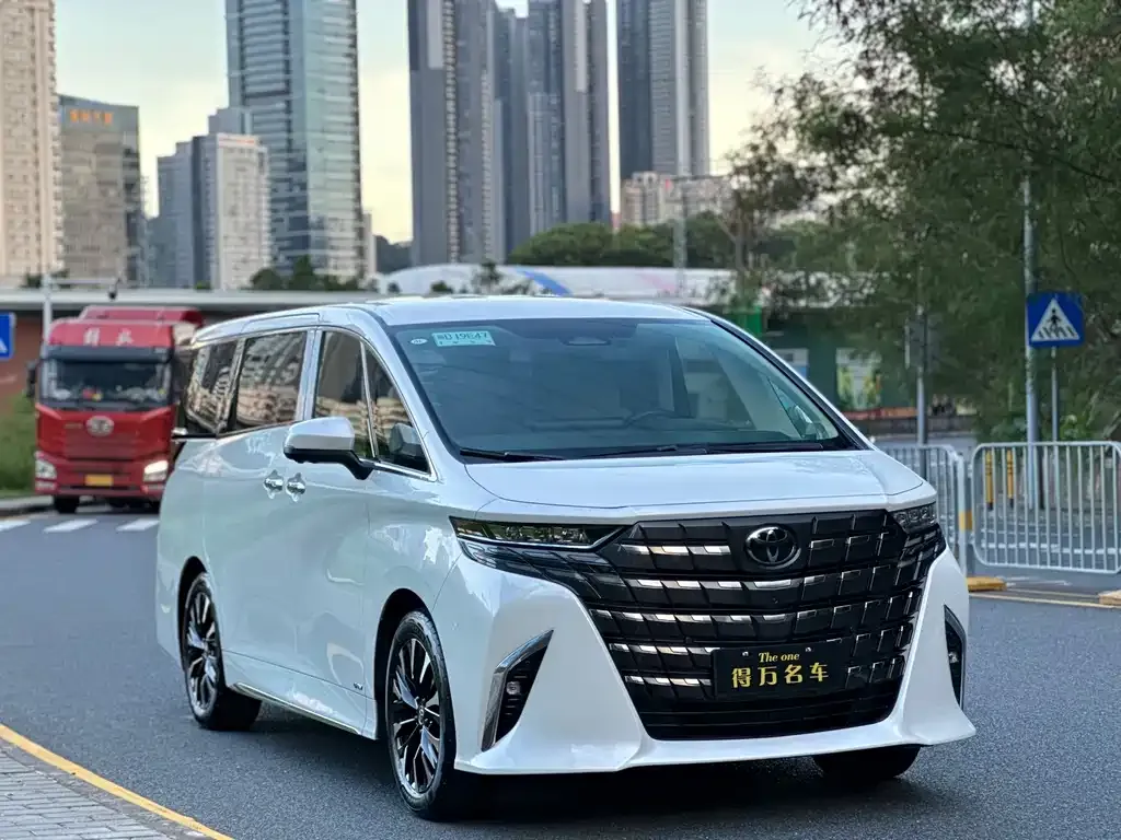 Toyota Alphard — фото 4