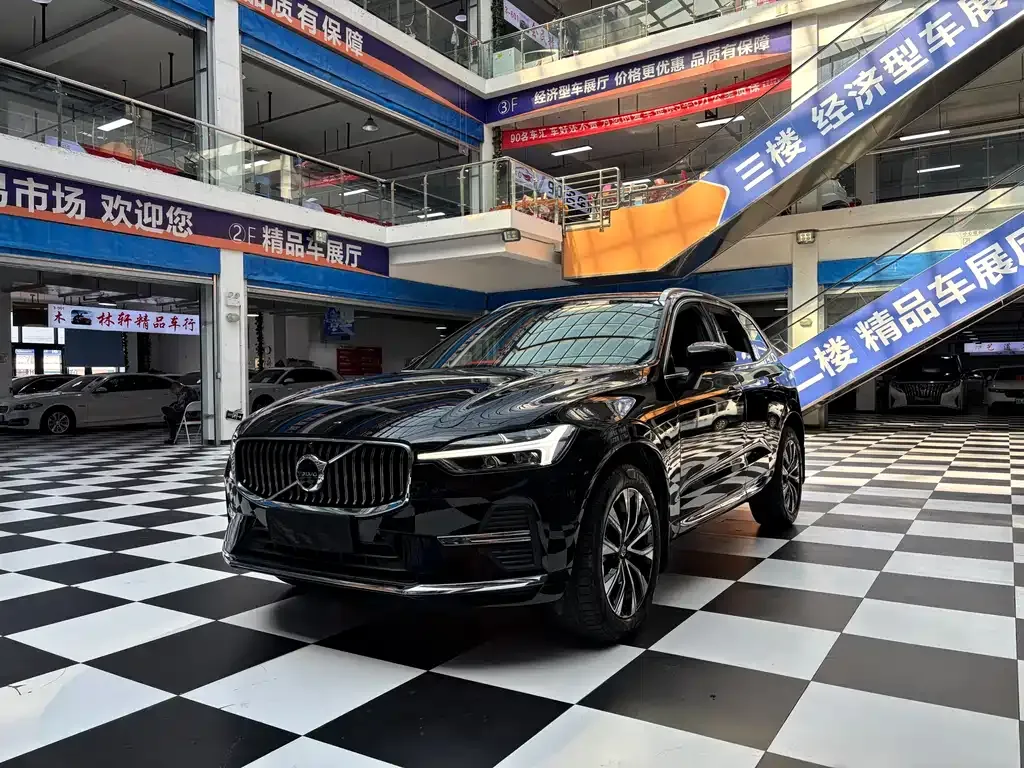 Volvo XC60 — фото 1