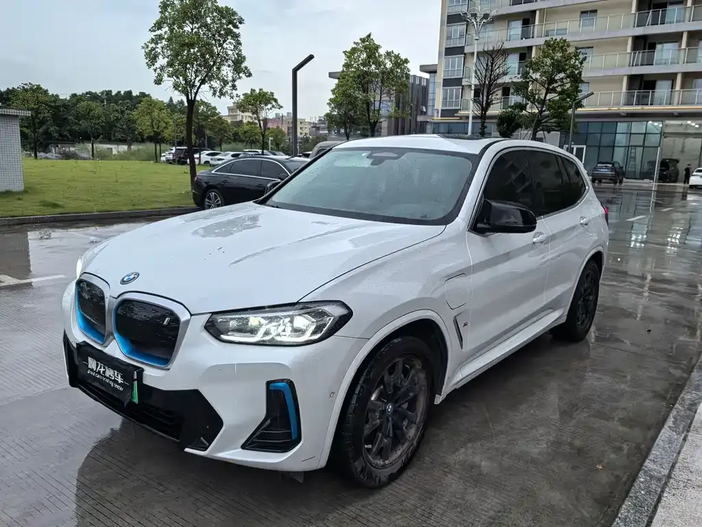 BMW iX3 — фото 1