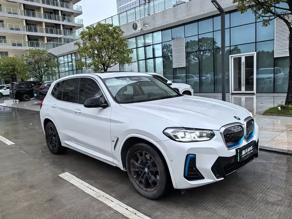 BMW iX3 — фото 3