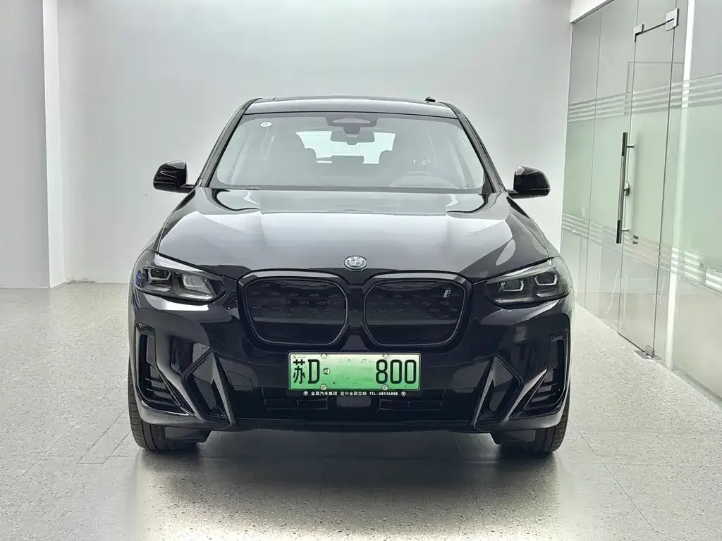 BMW iX3 — фото 1