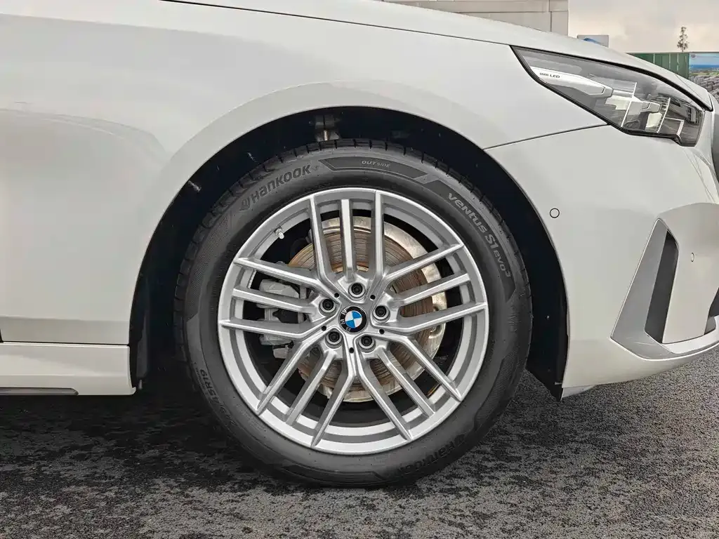 BMW 5 Series — фото 4