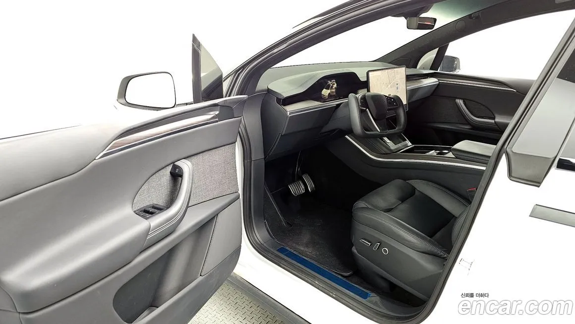 Tesla Model X — фото 10