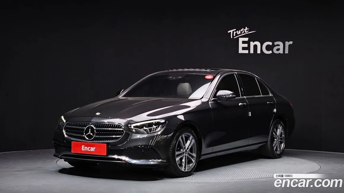 Mercedes-Benz E-Class — фото 1