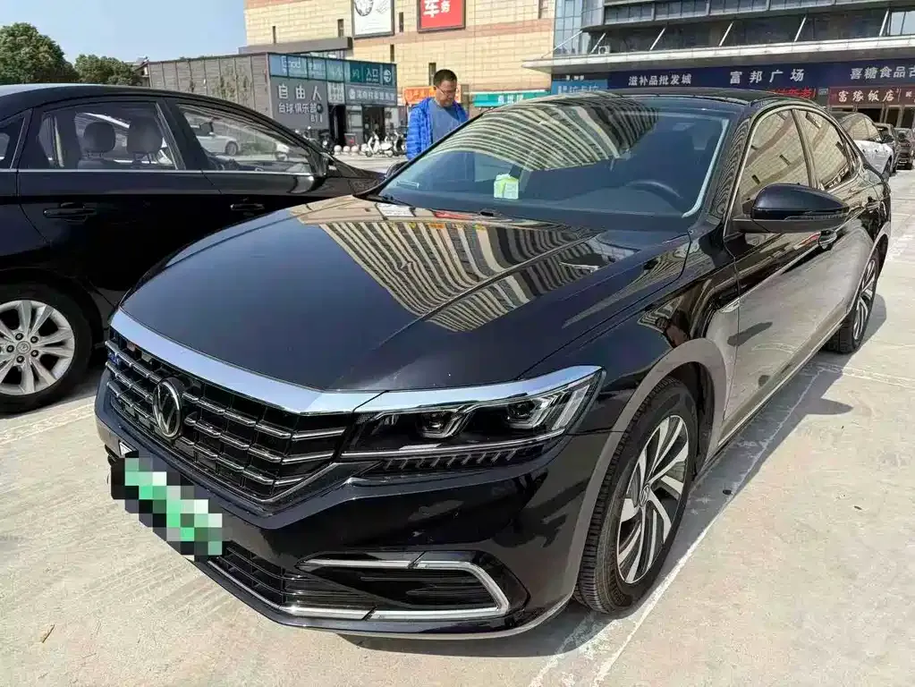 Volkswagen Passat New Energy — фото 1