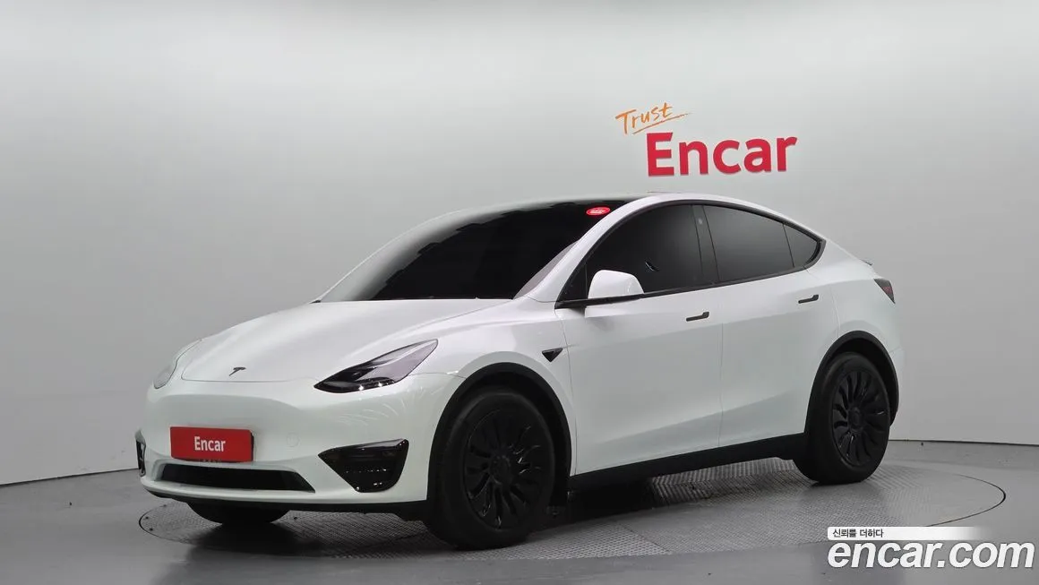 Tesla Model Y — фото 1