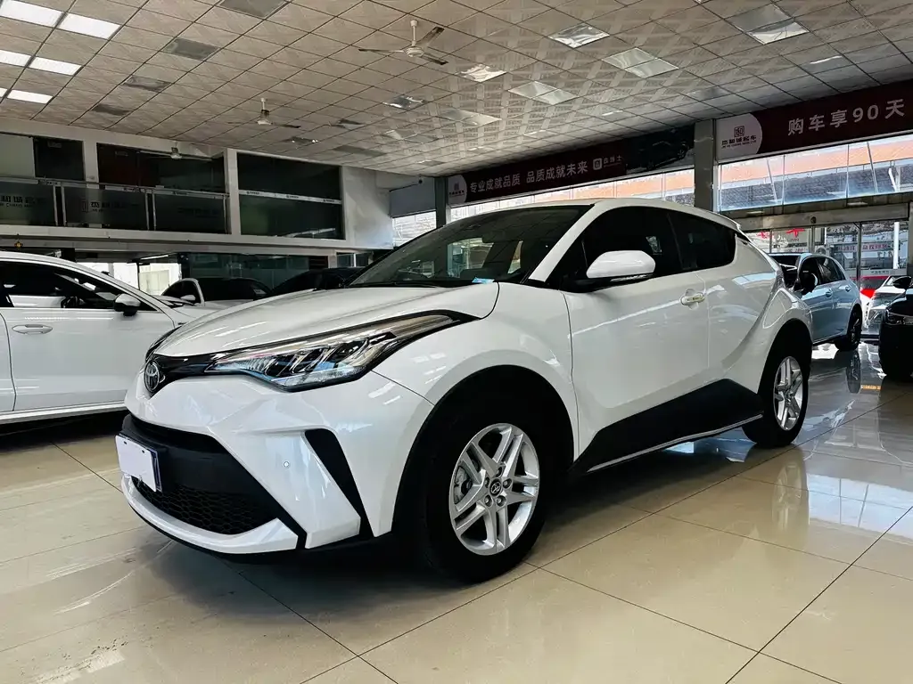 Toyota C-HR — фото 1