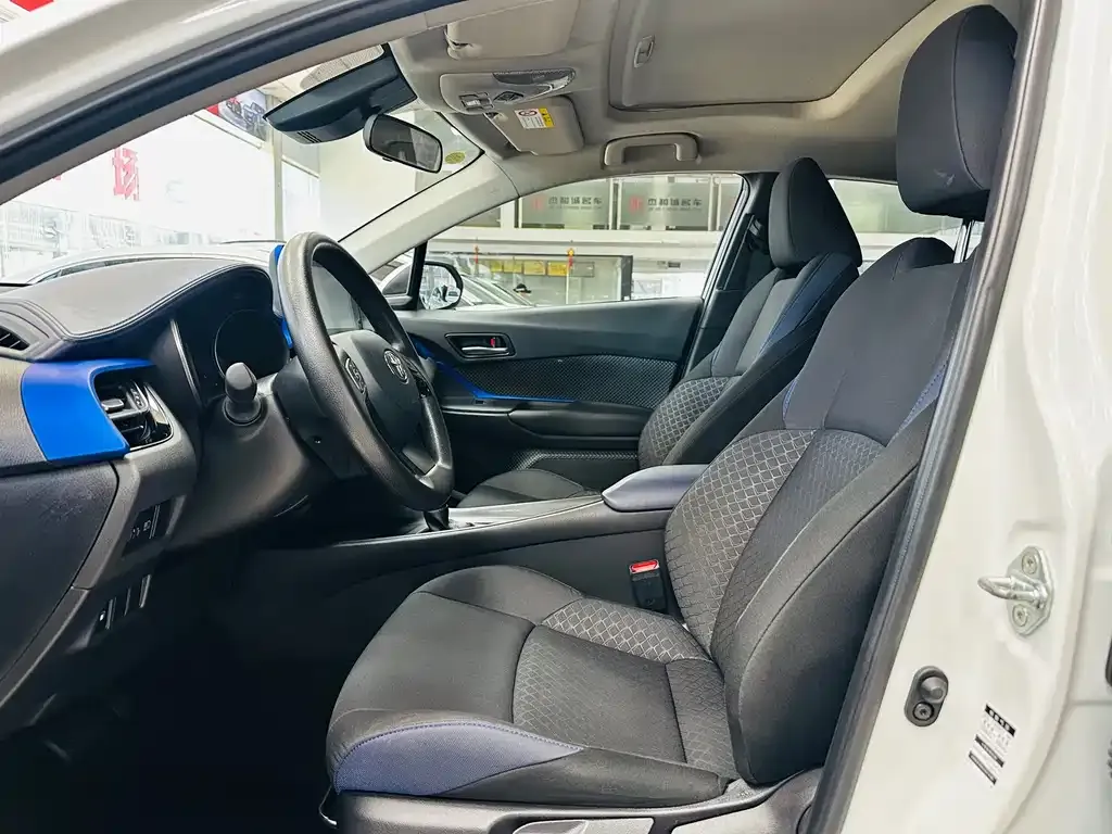 Toyota C-HR — фото 4