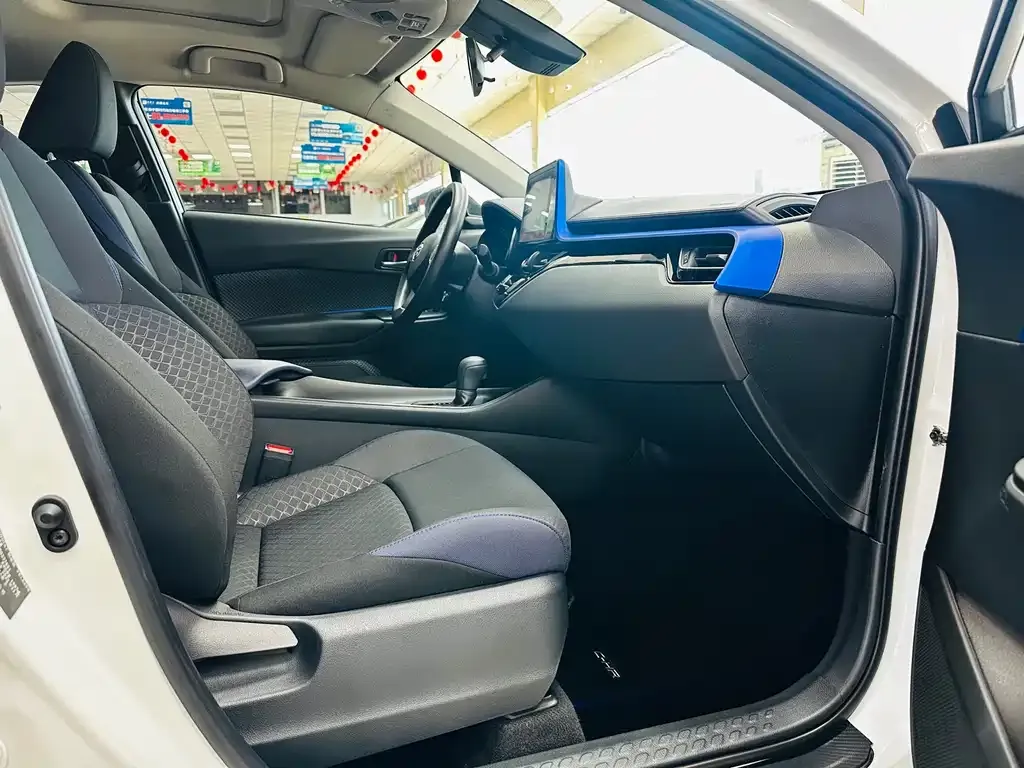 Toyota C-HR — фото 6