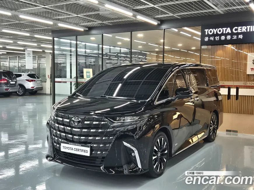 Toyota Alphard — фото 1