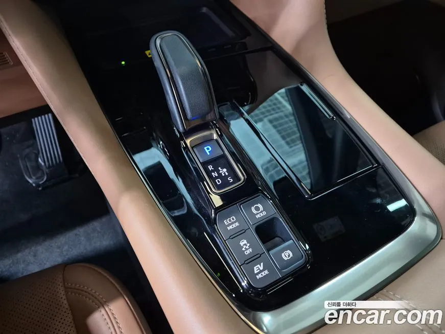 Toyota Alphard — фото 9