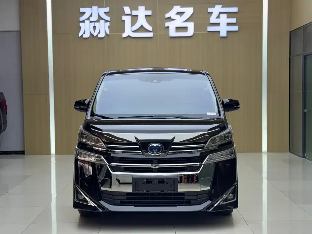 Toyota Vellfire — фото 1