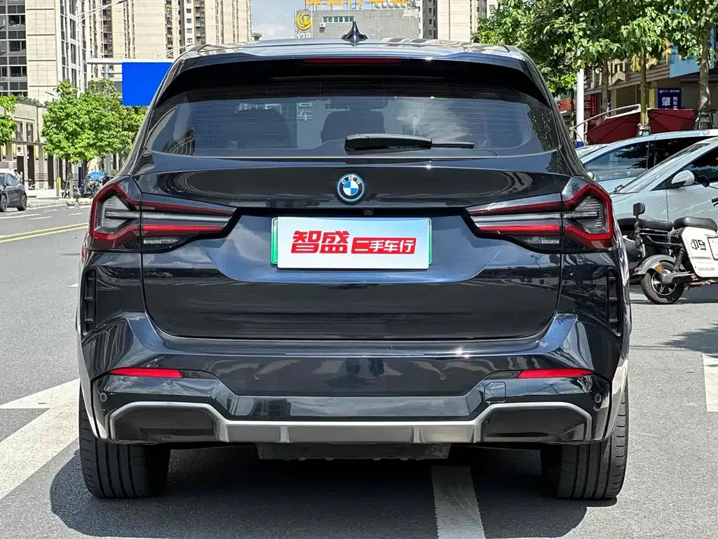 BMW iX3 — фото 4