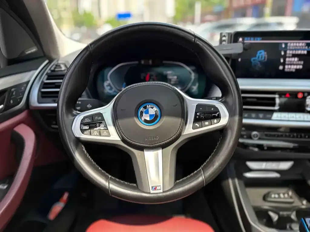 BMW iX3 — фото 9