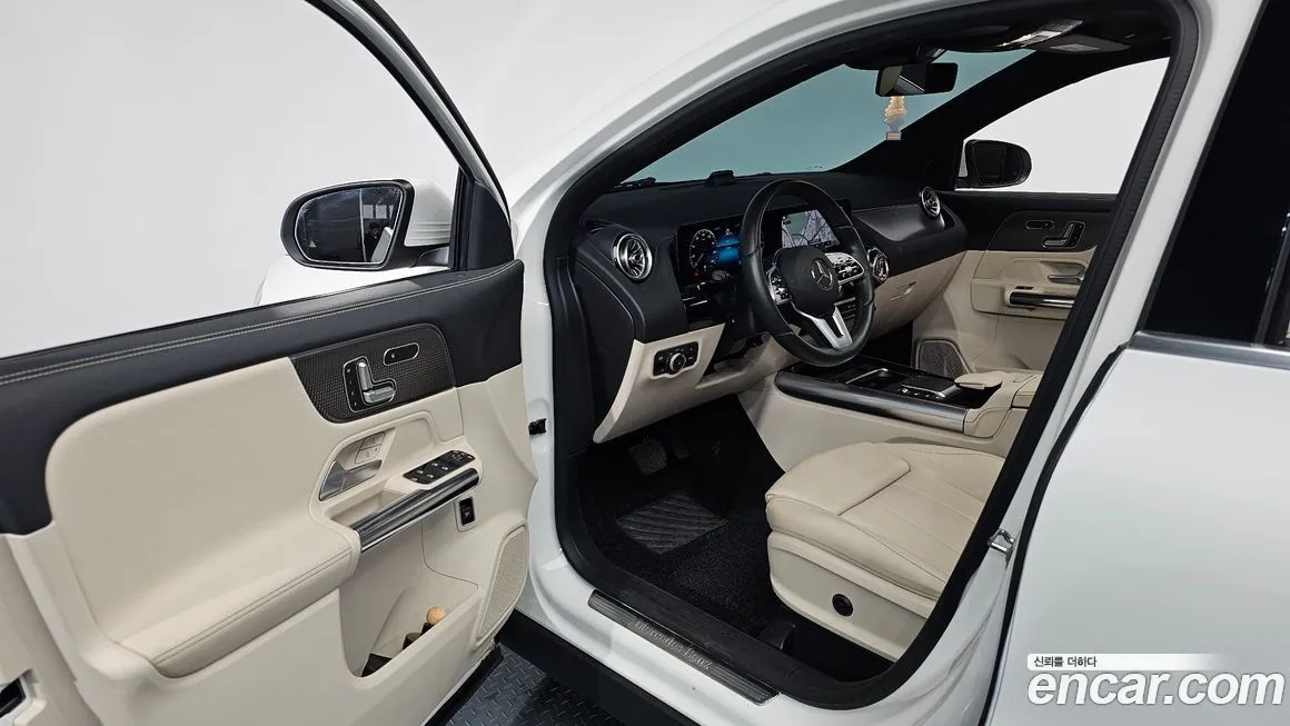 Mercedes-Benz GLA-Class — фото 10