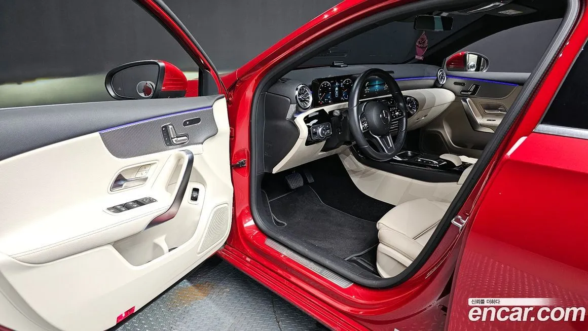 Mercedes-Benz A-Class — фото 10