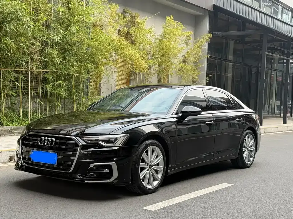 Audi A6L — фото 1