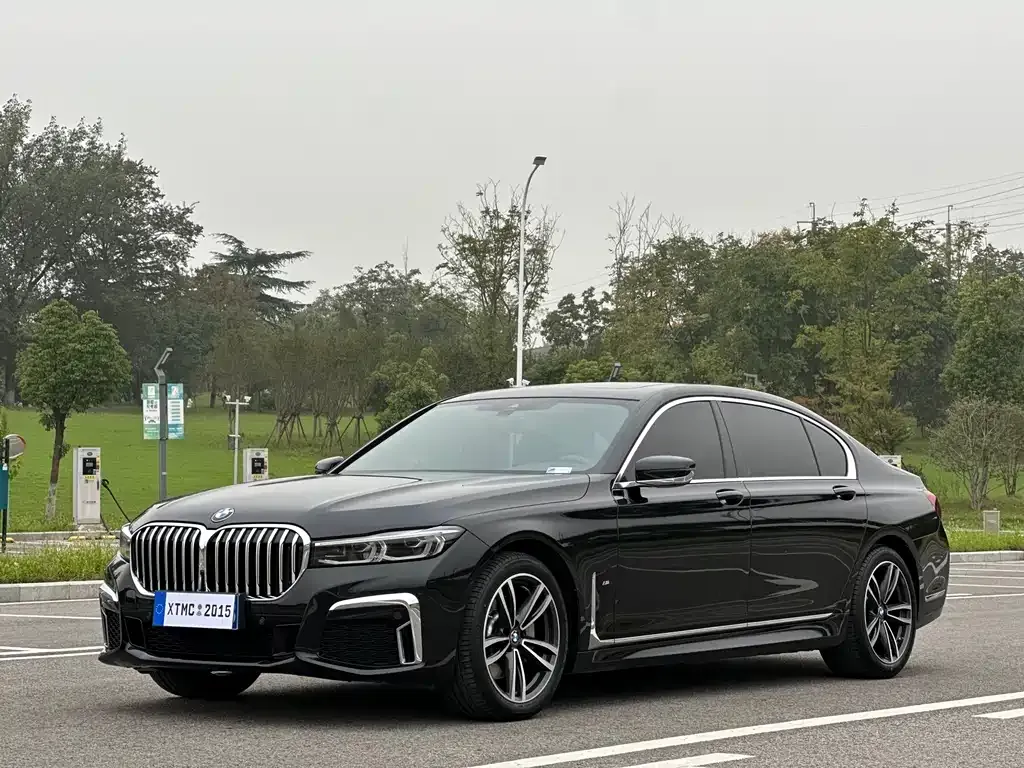 BMW 7 Series — фото 1