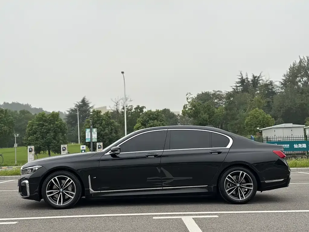 BMW 7 Series — фото 4