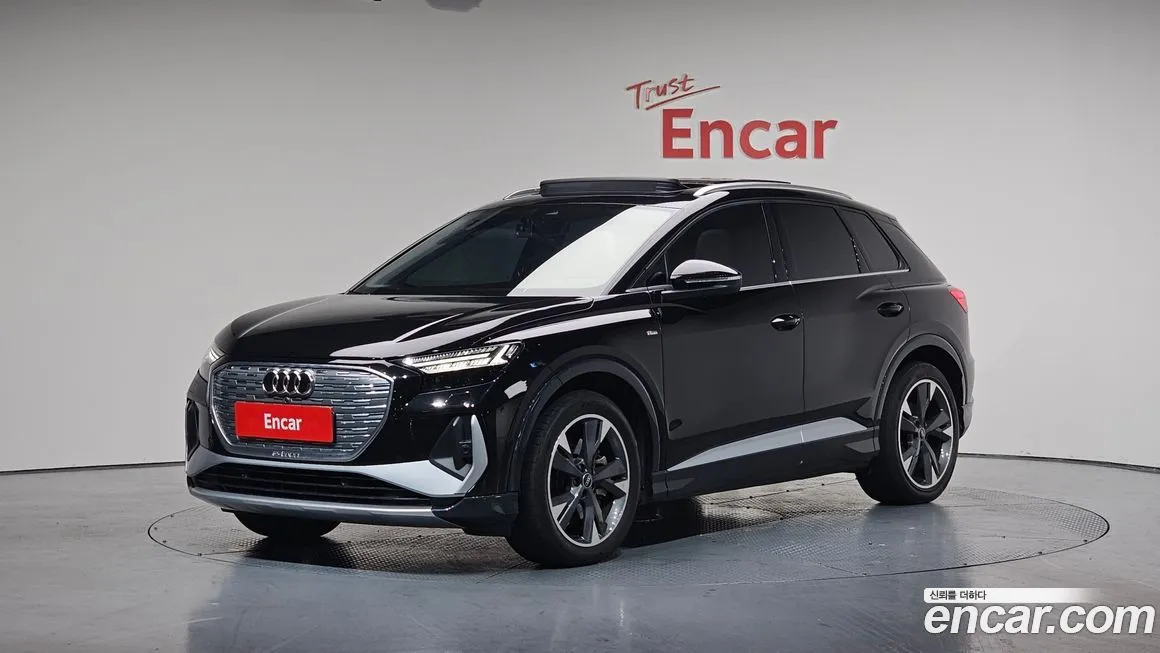 Audi Q4 e-tron — фото 1