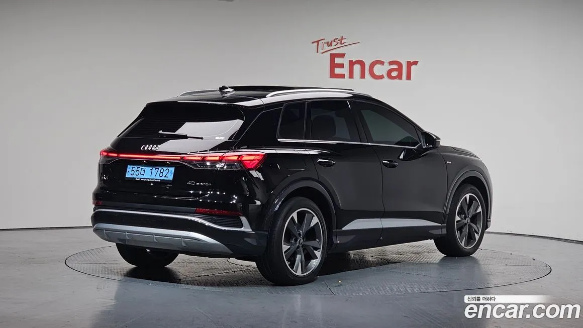 Audi Q4 e-tron — фото 2