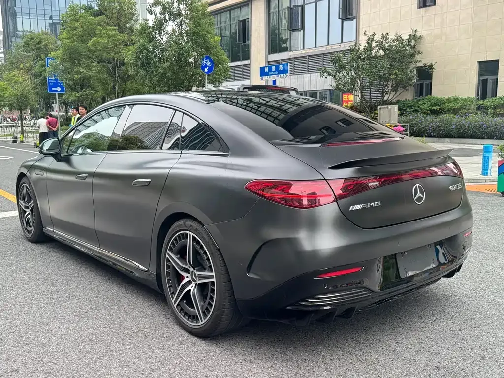 Mercedes-Benz EQE AMG — фото 4