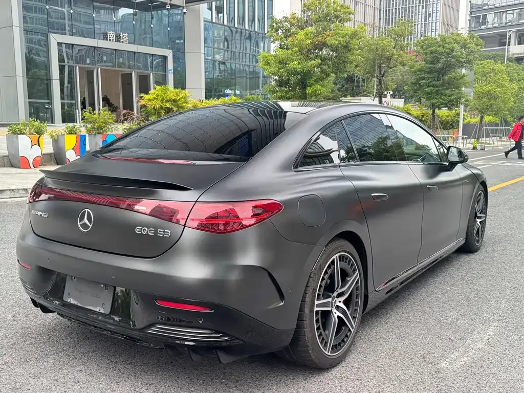 Mercedes-Benz EQE AMG — фото 6