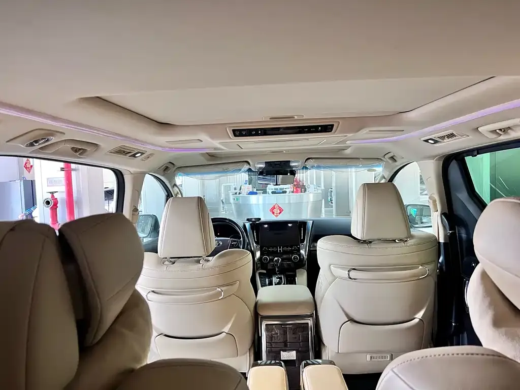 Toyota Alphard — фото 10