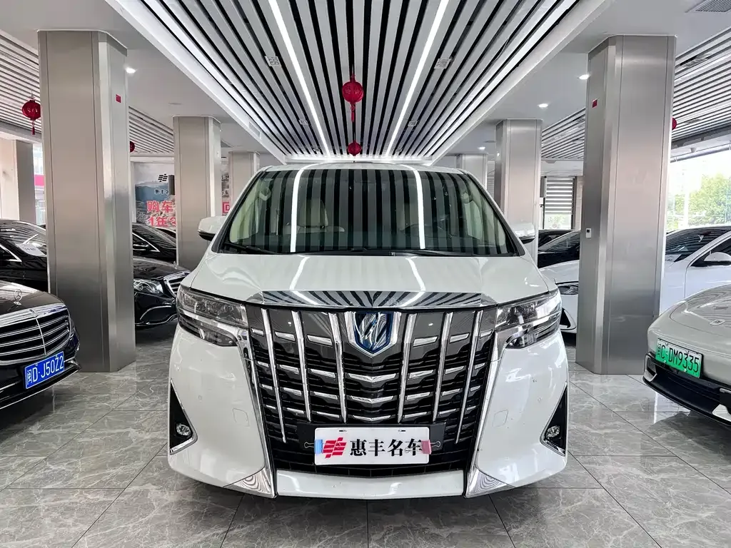 Toyota Alphard — фото 2