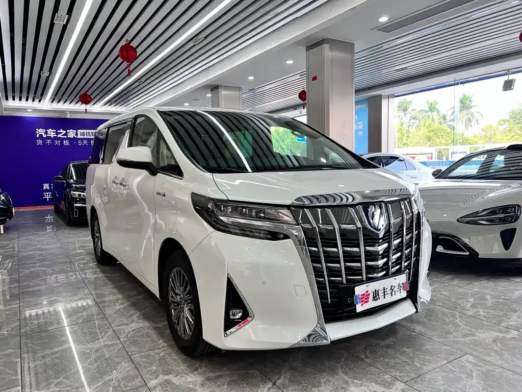 Toyota Alphard — фото 3