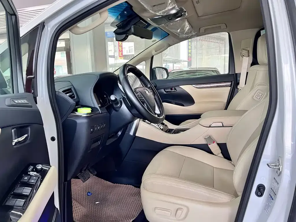 Toyota Alphard — фото 4