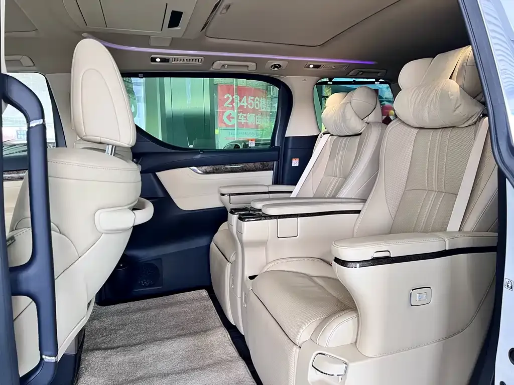 Toyota Alphard — фото 5
