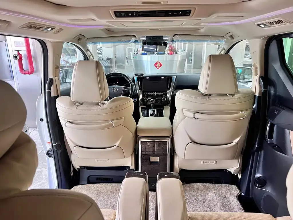 Toyota Alphard — фото 6