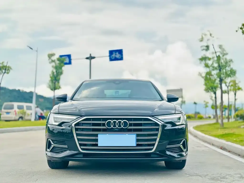 Audi A6L — фото 1
