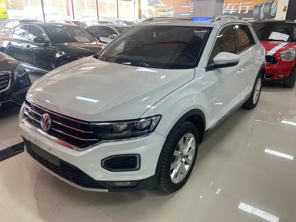 Volkswagen T-Roc — фото 1