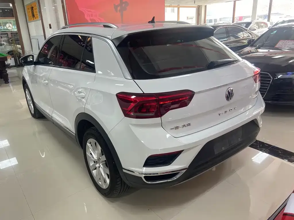 Volkswagen T-Roc — фото 4