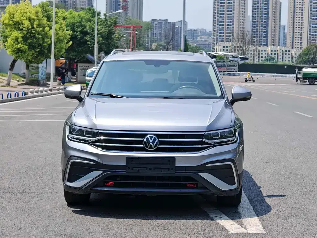 Volkswagen Tiguan L — фото 2