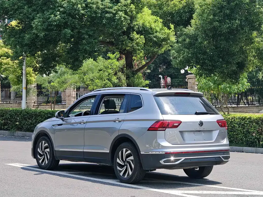 Volkswagen Tiguan L — фото 4