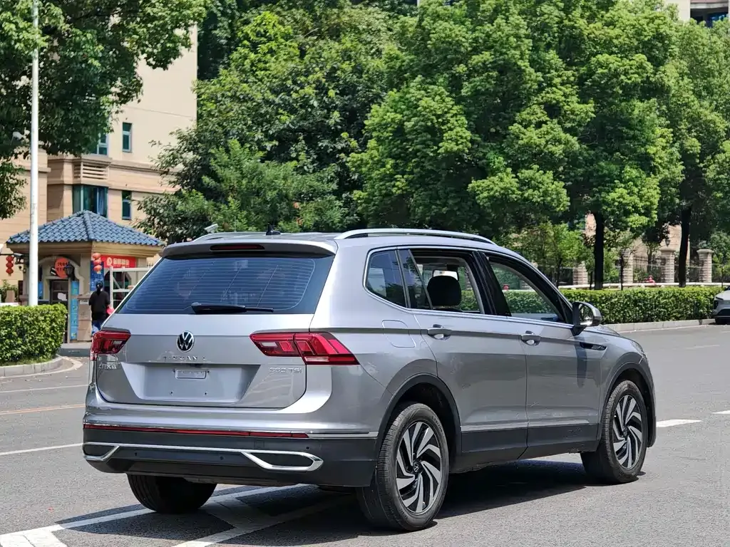 Volkswagen Tiguan L — фото 5