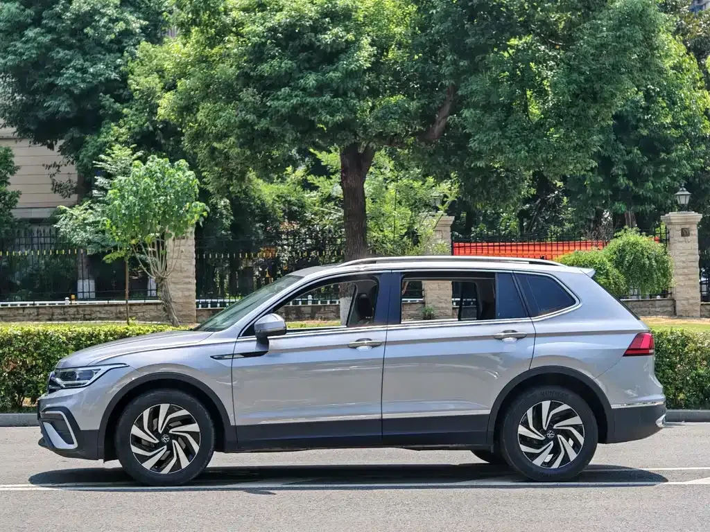 Volkswagen Tiguan L — фото 6