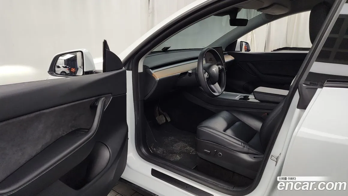 Tesla Model Y — фото 10