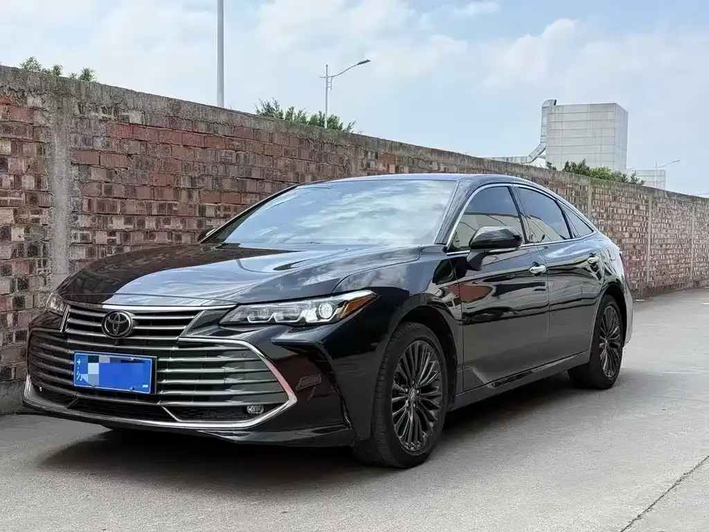 Toyota Avalon — фото 1