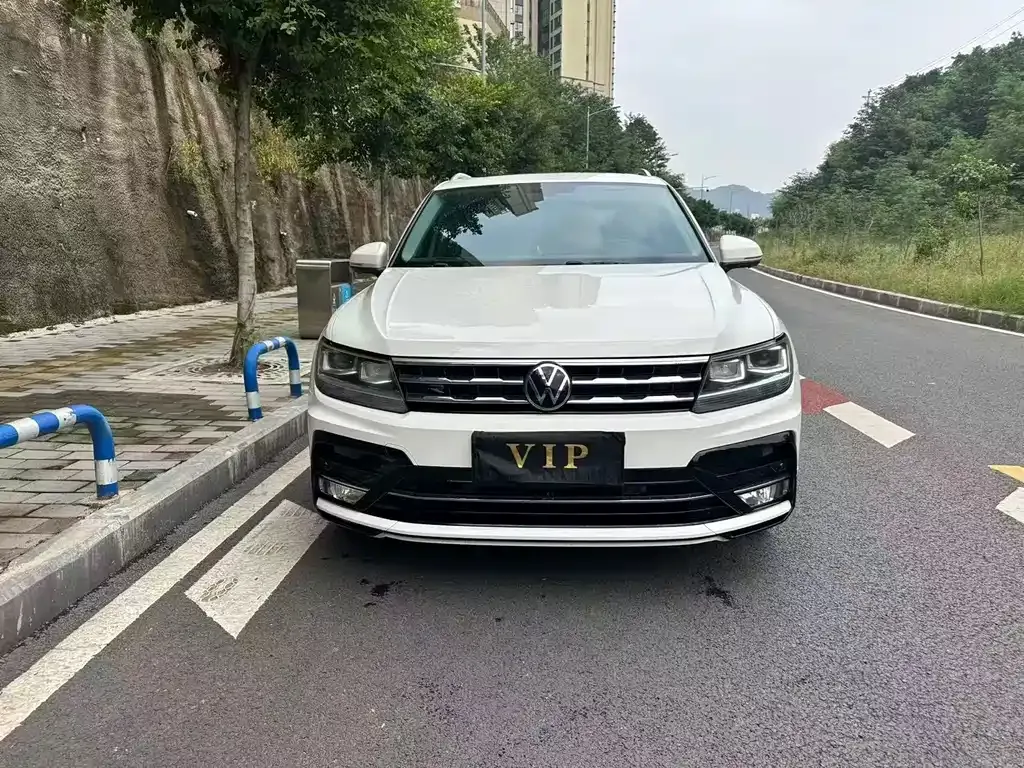 Volkswagen Tiguan L — фото 2