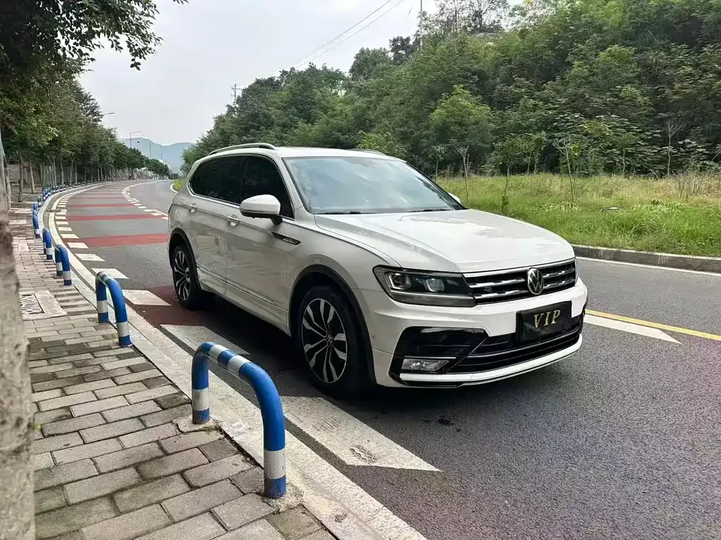 Volkswagen Tiguan L — фото 3