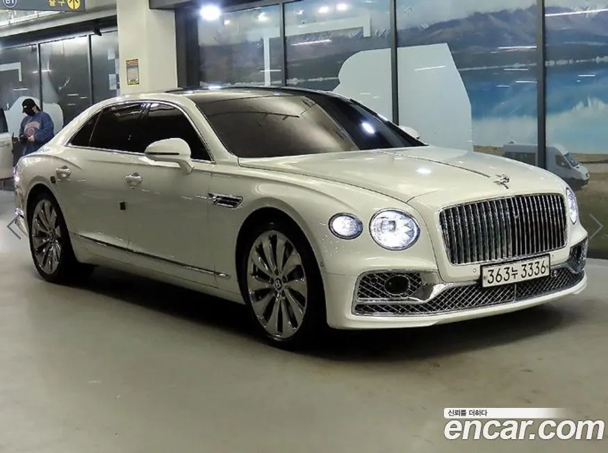Bentley Flying Spur — фото 1
